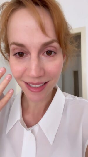 Barbora Mudrová Instagram - Téměř dvouletá spolupráce s @byannabrandejs , jejich poctivost při výrobě doplňků i kosmetiky je neskutečná. 
Navíc mají právě 20% SLEVU na vybrané produkty, včetně Collagen 11, se kterým vyhráli i 1. místo v Cosmopolitan Beauty Awards 2023. ✨💫

#spoluprace #byannabrandejs #collagen #skincare #beauty #face #vitamins