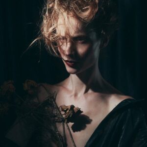 Barbora Mudrová Instagram - Kétó

📷 @lukasvrtilek 

#photography #photoshoot #art #lukasvrtilek