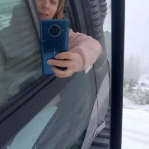 Barbora Poláková Instagram - Dneska jsme dotočili poslední díl dokumentu Naše lázně pro ČT. Ráno na Pradědu, odpoledne ve Velkých Losinách... Ať žijou borůvkový knedlíky a Praděd ❄️❄️❄️ 7) rejža a jeho scénář. Příští týden nás čeká ještě dotáčka jednoho dílu ve Varech a tradá do postprodukce. 🕺