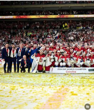 Barbora Strýcová Instagram - World Champions!!🏒🥅🇨🇿🥇