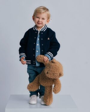 Barbora Strýcová Instagram - Překračujeme s Vincentem hranice generací a stylů 🌟 💙 
Stala jsem se ambasadorkou kolekce Gap Icons - denim, který je pro každého z nás, protože je jak pro všechny generace, tak i v unisex stylu. Takže od hřiště až po městské ulice, GAP nás drží ve stylu a spojení. 🙏🏻

#DenimForAll #DenimProvsechnygenerace #GAP #GAPIcons

Děkuju nejvíc:
@benediktrenc 
@hristinageorgievska 
@filipvanek
@matous_