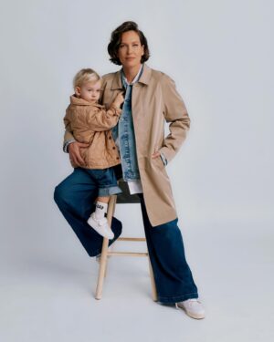 Barbora Strýcová Instagram - Překračujeme s Vincentem hranice generací a stylů 🌟 💙 
Stala jsem se ambasadorkou kolekce Gap Icons - denim, který je pro každého z nás, protože je jak pro všechny generace, tak i v unisex stylu. Takže od hřiště až po městské ulice, GAP nás drží ve stylu a spojení. 🙏🏻

#DenimForAll #DenimProvsechnygenerace #GAP #GAPIcons

Děkuju nejvíc:
@benediktrenc 
@hristinageorgievska 
@filipvanek
@matous_