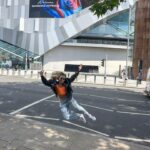 Barbora Votíková Instagram - Flying in🌪️😅 Thank you my Spurs family 💙🤍 #meanwhileinnorthlondon #waitingforabus