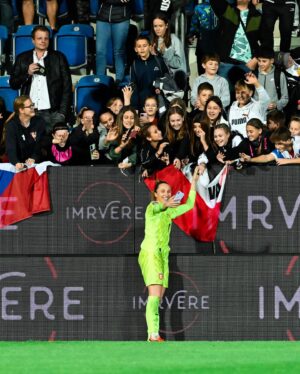 Barbora Votíková Instagram - april football dump 🧤🙋🏼‍♀️ 🫶🏻