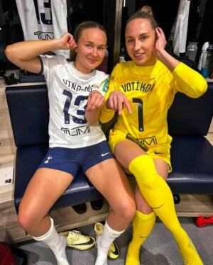 Barbora Votíková Instagram - april football dump 🧤🙋🏼‍♀️ 🫶🏻