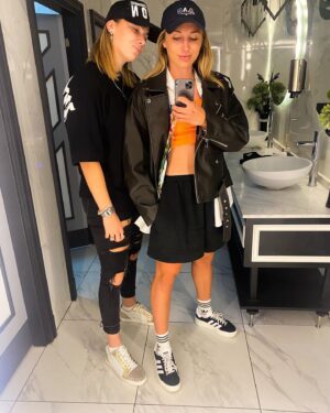 Barbora Votíková Instagram - June bites🥢
1. Relax, I just want to take some pictures 2. 🤷🏼‍♀️ 3. UshuaLa 4. Losers 5. Late night snack 6. ⚽️🤍 7. Cyklo adventure 8. Vloguju 9. Moving 10. Slunce, seno