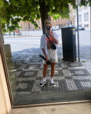 Barbora Votíková Instagram - June bites🥢
1. Relax, I just want to take some pictures 2. 🤷🏼‍♀️ 3. UshuaLa 4. Losers 5. Late night snack 6. ⚽️🤍 7. Cyklo adventure 8. Vloguju 9. Moving 10. Slunce, seno