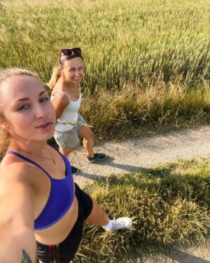 Barbora Votíková Instagram - June bites🥢
1. Relax, I just want to take some pictures 2. 🤷🏼‍♀️ 3. UshuaLa 4. Losers 5. Late night snack 6. ⚽️🤍 7. Cyklo adventure 8. Vloguju 9. Moving 10. Slunce, seno
