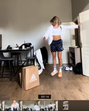 Barbora Votíková Instagram - I’m random and so is this dump 😸
1. Proud mama of @galactico_club 2. Při mých tréninkách nebyl prošlápnut ani jeden mamky květináč🙏🏻 židle ale rozvrzaná a taťka lehce kyselej 😁3. Dej to na fish eye - to bude cool 4. 💋5. 🤜🏼🤛🏼🤍🤍 6. espresso tonic season 7. reunited po 2 letech 🧤 8. vloguju 9. felt delete might cute later 10. good news happy dance⌛️