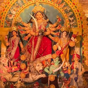 Basabdatta Chatterjee Instagram - ছানাকে সঙ্গে নিয়ে মহাষ্টমীর অঞ্জলী........🙏🙏

#maadurga #blessed #pandelhopping