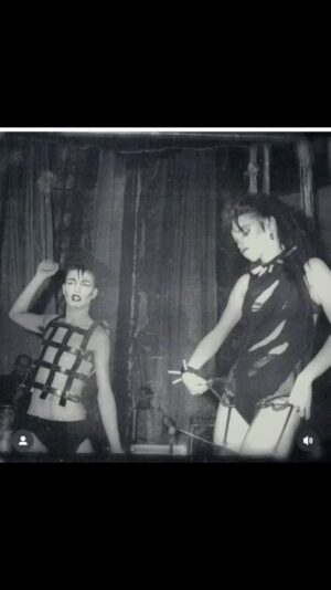 Béatrice Dalle Instagram - Petite Keupon de 16 ou 17 ans je ne sais plus Photo de @robert.chouraqui @sexpistols