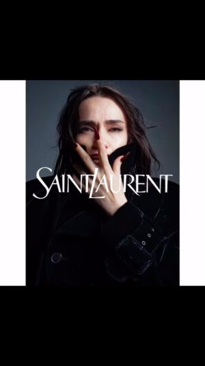 Béatrice Dalle Instagram - DON TONINO Ce soir je pense que je suis devenu une reine, je suis si fière …je pleure …mais de bonheur…Merci infiniment de tout cet amour et de toute cette bienveillance  jamais je n’oublierai ces moments extraordinaires que je vis grâce à toi GOD SAVE ANTHONY @anthonyvaccarello @____arnaud____ @babylu @ysl  @emmanueltomasini @valentinvilledieu @nathaliecroscoitton @gigi_boumboum @clairedenis6 @itsfelixmaritaud @gasparnoeofficial @fabriceduwelz @clement_gbk  @atrapenard @guyespitallier @demonteixmichel @abelferrara @raphael.quenard @pierreangecarlotti @pinkfloyd @graysorrenti