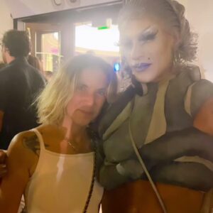 Béatrice Dalle Instagram - DRAG RACE hier soir au Rex sous le signe de la bienveillance, de la tolérance et de l’amour . Merci pour cette exemple d’humanité, et on devrait tous être à vos côtés que Dieu sauve les reines @kiddysmile  @daphneburki @thenickydoll @roseandpunani @gigi_boumboum @zouzoukitty @charmant.bourreau @laratatattoo  @itsfelixmaritaud  @et BeaBoom @rexclub @dragrace_france