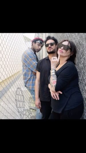 Béatrice Dalle Instagram - COME AS YOU ARE Hommage à Kurt Cobain le 26 avril au printemps de Bourges avec ma magnifique team @bastien.burger @youv_dee @printempsdb @emmanuelpoenat @kurtcobain @nirvana_official__ photo : @youri.lenquette
