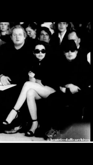 Béatrice Dalle Instagram - Défilé Marc Jacob Vuitton 1998 Alexander et BidiBoom @alexandermcqueen @themarcjacobs @louisvuitton @beatricedallearchives
