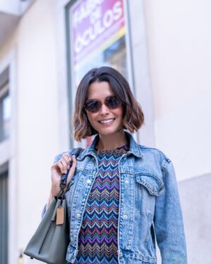 Beatriz Barosa Instagram - Foi a primeira vez de @beatriz_barosa na Fábrica de Óculos… e a atriz não podia fazer um balanço mais positivo desta experiência: “Correu muito bem. Já estava a precisar de aumentar a graduação, porque confesso que já estava um bocadinho aflita nas gravações, principalmente quando gravávamos em exteriores e davam-me indicações para ir a algum sítio… Aí eu pensava que precisava mesmo de ir à Fábrica dos Óculos. E gostei muito.”

Marque já a sua consulta gratuita, no nosso site, ou ligue para o 213 420 996 #chiado e 219 180 122 #cacém.