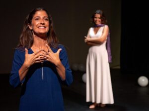 Beatriz Barosa Instagram - E não é que chegou o nosso ULTÍMO DIA de “António e Antónia”? 🤍

Se ainda não vieram brindar connosco, toca a sair de casa! 💃🏻Temos encontro marcado às 21h no @teatroexperimentaldecascais 🤗🍀

📸 @retorta