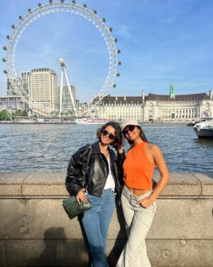 Beatriz Barosa Instagram - Sisters in town 🌻🫶🏼🇬🇧