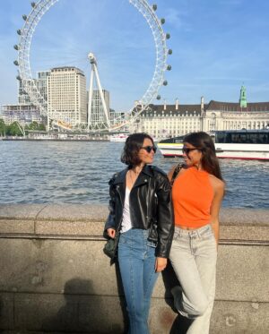 Beatriz Barosa Instagram - Sisters in town 🌻🫶🏼🇬🇧