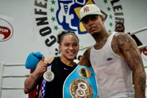 Beatriz Ferreira Instagram - Uma grata surpresa receber o @veigh referência da música trap e @exudoblues do rap no nosso CT, ver eles gostando do esporte, praticando o nosso boxe, isso é massa demais, ainda mais pra gente que treina escutando a música deles é demais! Vi que eles realmente acompanham o boxe, assistiram minha luta e torcem pela gente, foi surreal mesmo. 

Obrigada pela visita e da próxima nosso treino sai, ein! 🥊