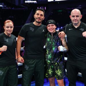 Beatriz Ferreira Instagram - A OPORTUNIDADE QUE EU MAIS QUERIA CHEGOU!!

Dia 27 de abril estarei lutando pelo título MUNDIAL DA IBF, esperei tanto por esse momento e está chegando a hora, estou muito feliz e animada com tudo que está acontecendo. Só tenho a agradecer todos que estão envolvidos, meu empresário, minha equipe, ao @eddiehearn e todos da @matchroomboxing.

Nesse momento o meu foco está todo voltado pra essa luta, seguirei me preparando para fazer história, fiquem ligados e vamos juntos? Conto com a torcida de todos vocês!

#BiaFerreira #DancingQueen #TheBeast #NIKE #BoxingBrasil #sudesb #BolsaAtleta #MarinhaDoBrasil #seguros #Cbboxe #FokusAssessoria #teamamma