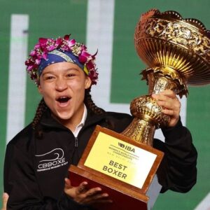 Beatriz Ferreira Instagram - E não é que tá com gostinho de ouro mesmo!? 🙊🥇🇧🇷

Eu sou bicampeã mundial, a única atleta país eleita a melhor do mundial 2x e a única a alcançar três finais em mundiais. 

A ficha ainda não caiu. Que momento único, estou vivendo. OBRIGADA BRASIL! 💚💛

📸: @rus_kolesnikov/ @aiba_official 

#BiaFerreira #NIKE #BoxingBrasil #BoxeOlímpico #Paris2024 #sudesb #BolsaAtleta #MarinhaDoBrasil #Cbboxe #TimeBrasil #FokusAssessoria