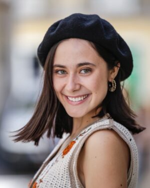 Beatriz Frazão Instagram - Não sei se uma memória é algo que temos ou algo que perdemos. 
O tempo passa e as coisas vão mudando, apenas ficando as memórias. 
O problema é que até mesmo as memórias vão se desvanecendo com o tempo tornando-se mais vagas e distantes. 
Se pudesse pedir um desejo pedia para nunca esquecer todos os pequenos momentos que 2022 me deu. 
Que venha 2023🌟