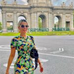 Beatriz Morayra Instagram - La vida está hecha de momentos y la riqueza se encuentra en esa colección de recuerdos 🙌🏻#madrid🇪🇸 mira 👀 ahí está ☝🏻 #LaPuertaDeAlcala 💃🏼🎼⚜️🇪🇸🤩 #BeatrizMorayra