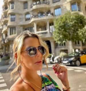 Beatriz Morayra Instagram - Cada quien a su ritmo a su estilo y a su felicidad 💅🏻🇪🇸💃🏼 #barcelona #barcelona🇪🇸 #beatrizmorayra 😉 cuál es tu 🎶 ritmo?