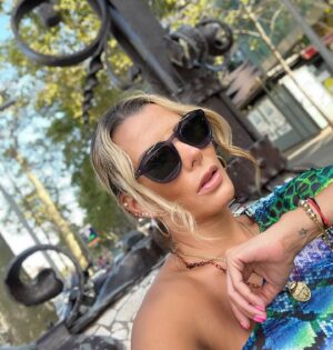 Beatriz Morayra Instagram - Cada quien a su ritmo a su estilo y a su felicidad 💅🏻🇪🇸💃🏼 #barcelona #barcelona🇪🇸 #beatrizmorayra 😉 cuál es tu 🎶 ritmo?