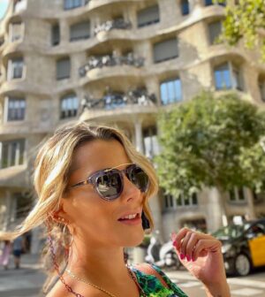 Beatriz Morayra Instagram - Cada quien a su ritmo a su estilo y a su felicidad 💅🏻🇪🇸💃🏼 #barcelona #barcelona🇪🇸 #beatrizmorayra 😉 cuál es tu 🎶 ritmo?