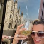 Beatriz Morayra Instagram - No puedes controlar lo que la Gente va a decir de ti,Porque Nunca vas a hacer Feliz a Tod@s. Así que sonríe 😀 Disfruta la vista, Brinda 🥂 valora, agradece y se inmensamente FELIZ 😉#BeatrizMorayra 💃🏼 #milan #milanitaly🇮🇹 #milanitaly #trip #happy #happylife ♥️ #terrazzaDuomo21