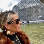 Beatriz Morayra Instagram - El día que comprendí que lo único que me voy a llevar es lo que vivo, empecé a vivir lo que me quiero llevar…! 💃🏼🤜🏻🫶🏻🤛🏻 #tbt #tbt❤️ #tbt🔙📸 #jueves #Paris 🥂