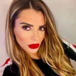 Beatriz Morayra Instagram - La Mejor Manera De Ser Feliz Con Alguien Es Aprender A Ser Feliz Sola, Así La Compañía Es Una Cuestión De Elección Y No De Necesidad 💃🏼 #mariobenedetti ✍🏻 #felizmartes 💄besos 💋 #Elegantishimos 💋💋💋💋💋 #BeatrizMorayra ♥️