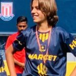 Beatriz Morayra Instagram - Happy Birthday 🎂🎉🥳 #17 🎁 @mikey.delvecchio Estoy muy orgullosa 🤩de ti 👊🏻 Por mil razones…! Pero sobre todo por el joven que te has convertido 🫶🏻 sigue siendo ese niño noble y bueno que eres, Nunca pierdas esa nobleza que te caracteriza 🙌🏻 y los pies 👣 en la tierra 🫵🏻 y de esa manera lograrás todos tus sueños con constancia, valores,disciplina y perseverancia 🙌🏻 Te Amo 🫶🏻 con todo mi ser…! Soy tu Mamá y no sabes cómo me Enorgullece serlo mi Crío mío de mi jajaja (chiste local ) Que Dios 🙌🏻 El Universo 🙌🏻 y la vida misma te me siga llenando de Bendiciones hoy y siempre 🙌🏻 Love ♥️ You #MikeyDelVecchio 🍀 #happybirthday 🎂