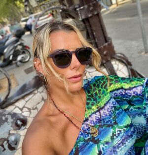 Beatriz Morayra Instagram - Cada quien a su ritmo a su estilo y a su felicidad 💅🏻🇪🇸💃🏼 #barcelona #barcelona🇪🇸 #beatrizmorayra 😉 cuál es tu 🎶 ritmo?