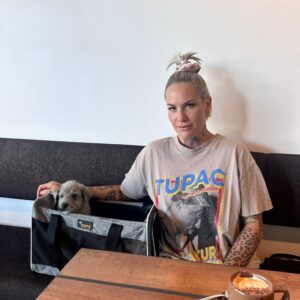 Bec Rawlings Instagram - Elvis & coffee 🥰