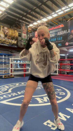 Bec Rawlings Instagram - Who wants some smoke 💨 #boxing #bkfc #eitheror