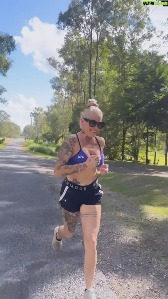 Bec Rawlings Instagram - Sprints are the answer to most your problems 😅😏