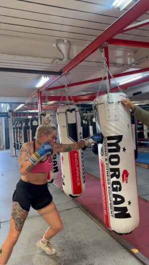 Bec Rawlings Instagram - @bareknucklefc I’m ready to go when you are 💅🏻