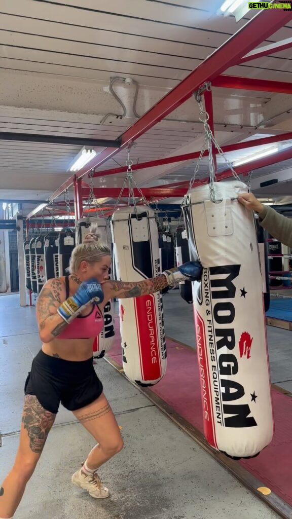 Bec Rawlings Instagram - @bareknucklefc I’m ready to go when you are 💅🏻