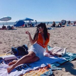 Becktoria Instagram - I’m an orange popsicle.