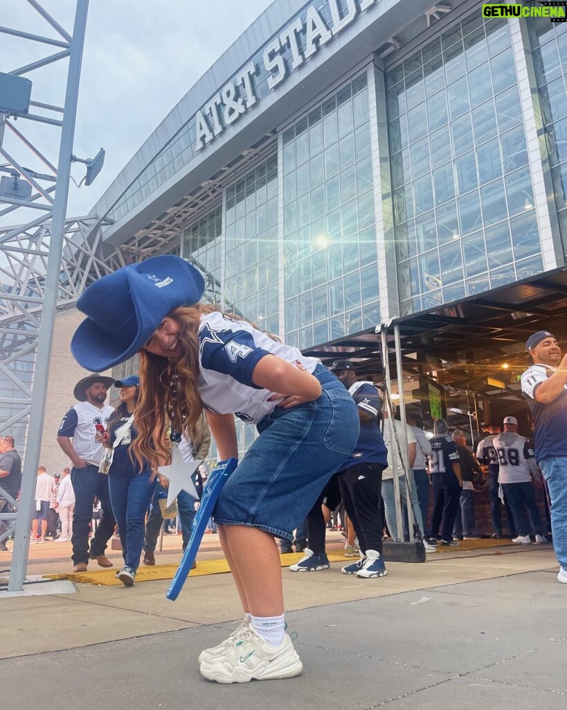 Becky James Instagram - HOW BOUT THEM COWBOYS 🤠 thank u @nfluk for an mental trip with stunning company (including reece) keep an eye out for some unhinged content coming to NFL soon xx 🇺🇸