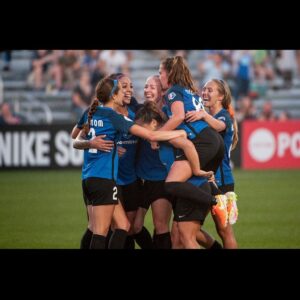 Becky Sauerbrunn Instagram - A lot in a little moment. 💙