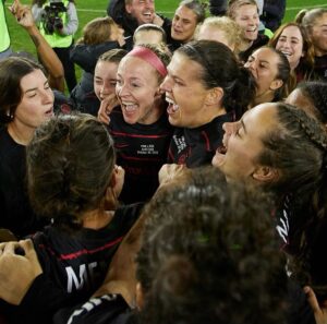 Becky Sauerbrunn Instagram - Photo Dump!

Hugs. Beers. Stogies. Trophies.

What a weekend! Love these ladies! 🌹❤️🖤🌹
