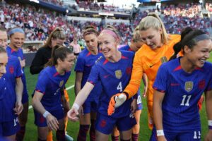 Becky Sauerbrunn Instagram - STL! My heart is so full! To celebrate this milestone with my family and my teammates meant so much. To do it with 22,294 of my closest friends 😉 in @stlCITYPARK took a special moment and made it incredible. Thank you to everyone who’s made this journey possible—much love ❤️