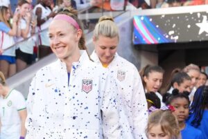 Becky Sauerbrunn Instagram - STL! My heart is so full! To celebrate this milestone with my family and my teammates meant so much. To do it with 22,294 of my closest friends 😉 in @stlCITYPARK took a special moment and made it incredible. Thank you to everyone who’s made this journey possible—much love ❤️