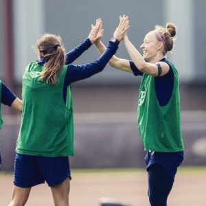 Becky Sauerbrunn Instagram - Cleveland! Thanks for an amazing time, high fives all around @uswnt @isiphotos