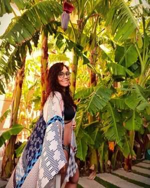 Begüm Çağla Taşkın Instagram - Eylül nası geçiyo?!?😎 Benim no makeup, yarı çıplak, in kimono with muffin🐾🌴🌞🌊😋 yıhyıh #goodvibes