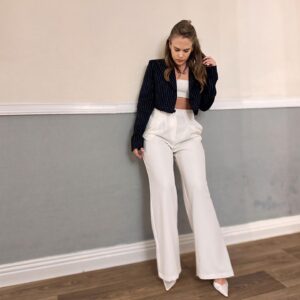 Begüm Öner Instagram - Gözlerini kapa dans et 💃💃

#styling 👉🏻 @magg.pr
#fashion